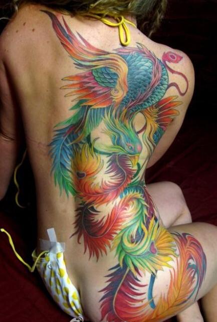 女性背部彩色凤凰刺青图片 纹身123