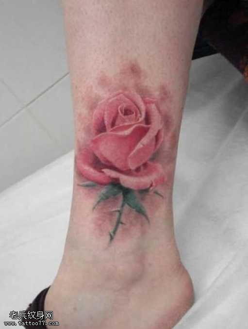 脚踝部漂亮的玫瑰纹身图案 第1张